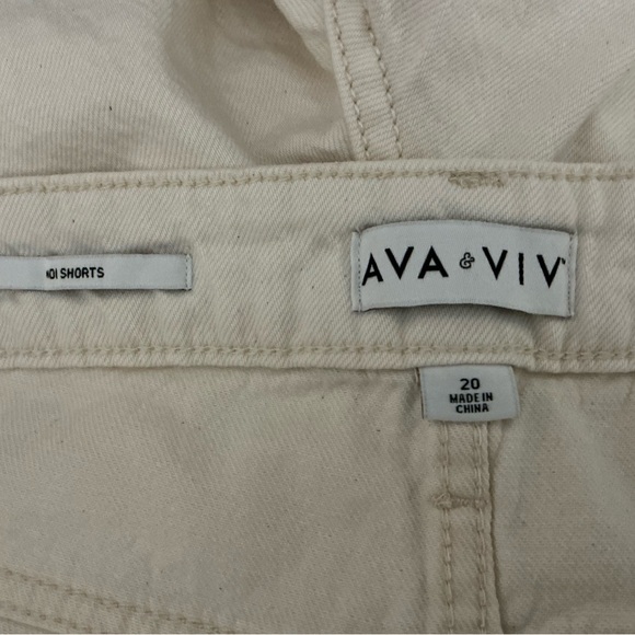 Women’s Ava & Viv Midi High Rise Stretch Cream Shorts Size 20 - Picture 8 of 10